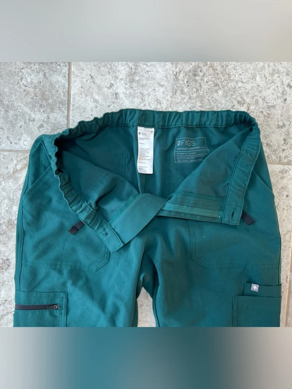 FIGS Men’s Cairo Cargo Straight Leg Scrub Pant in Forest Green (PO# 3872), M/S